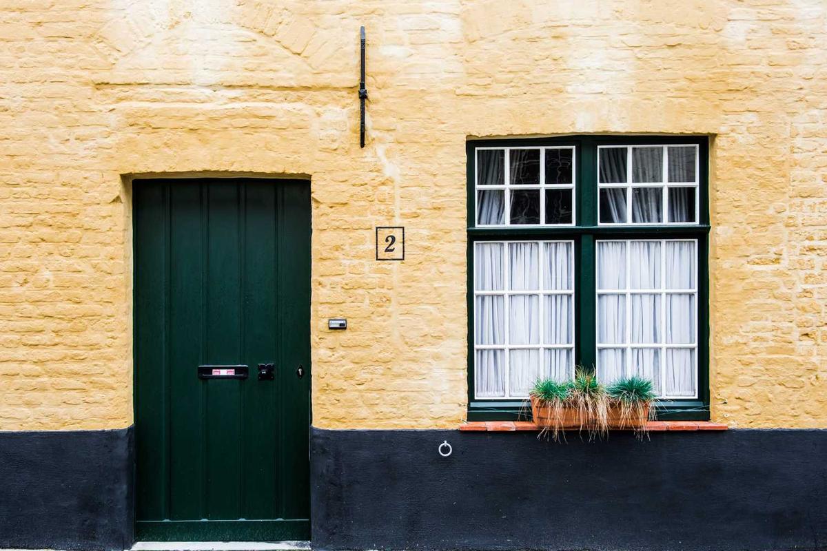 Quality roofing contractor work showcasing metal roofing expertise